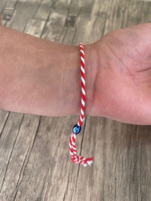 Alternative view of Nazar Boncuklu Marteniçka Bileklik – Bahar ve Şans Dilek İpi (Kırmızı Beyaz)