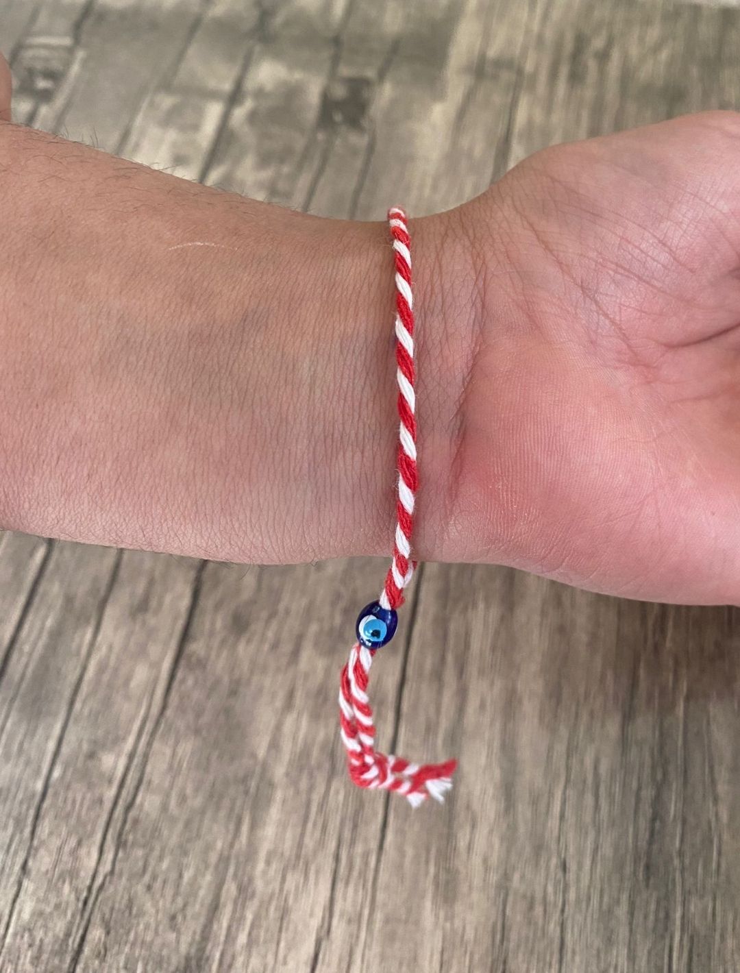 Nazar Boncuklu Marteniçka Bileklik – Bahar ve Şans Dilek İpi (Kırmızı Beyaz) - Görsel 2