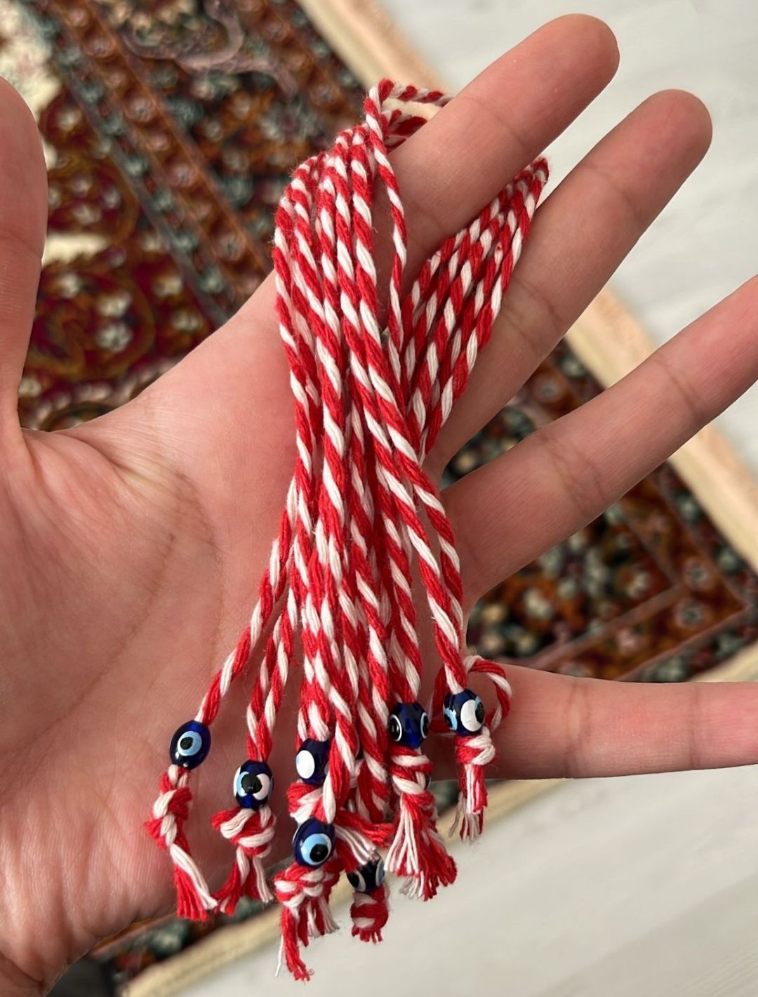 Nazar Boncuklu Marteniçka Bileklik – Bahar ve Şans Dilek İpi (Kırmızı Beyaz) - Görsel 3