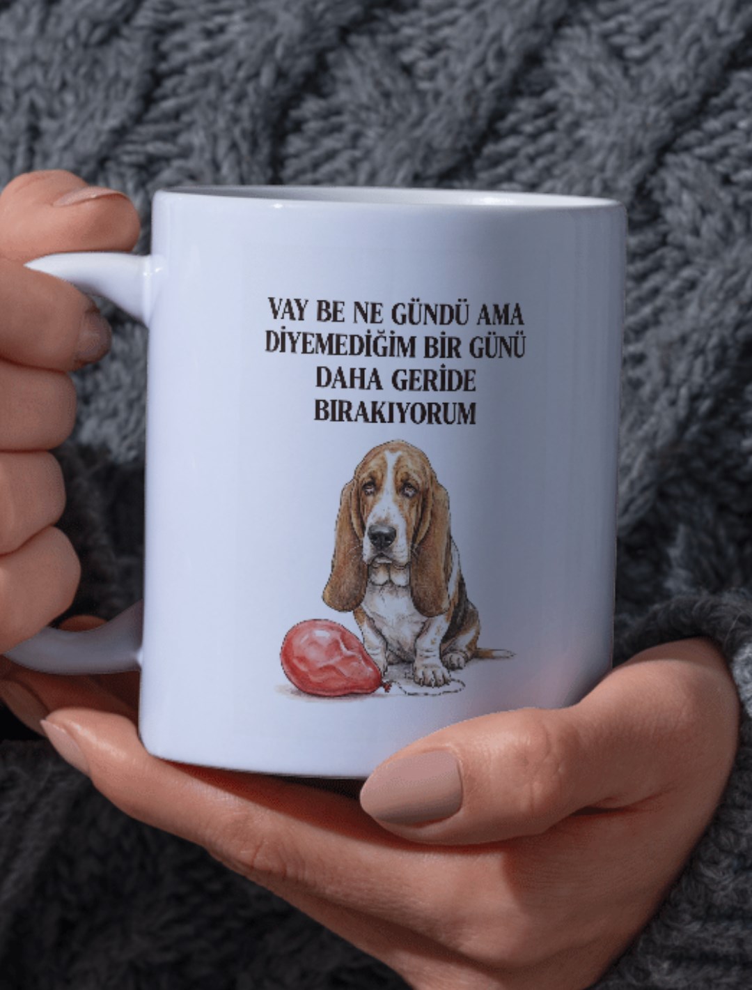 "Vay Be Ne Gündü Ama Diyemediğim Bir Günü Daha Geride Bırakıyorum Yazılı Üzgün Köpek Tasarımlı Kupa" - Görsel 2